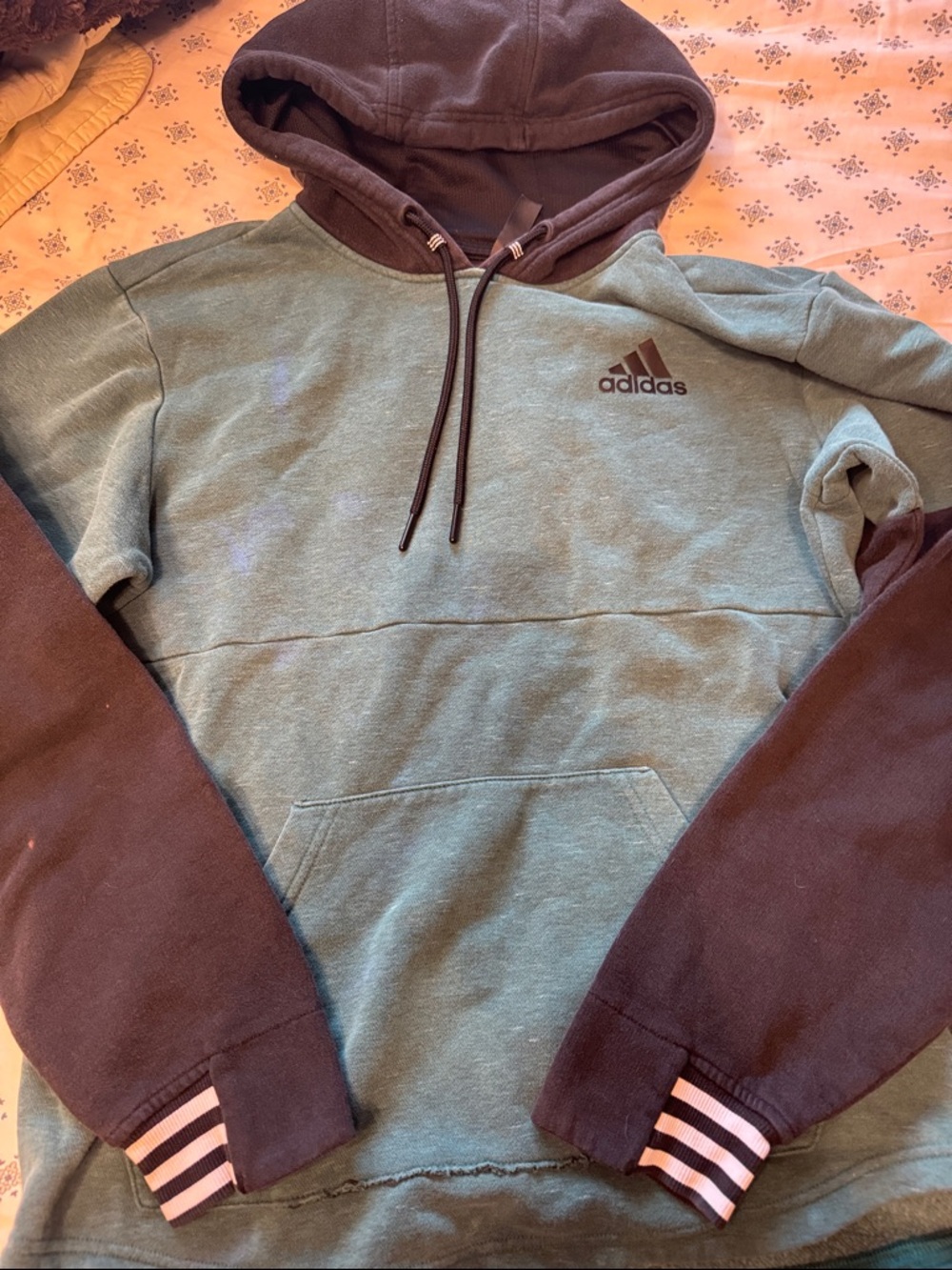 adidas Men’s Green and Black Pullover Hoodie men small
